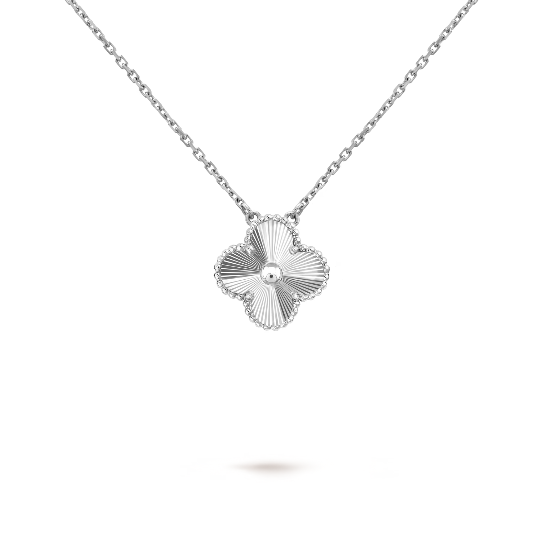 CLOVER | Hopeaketju