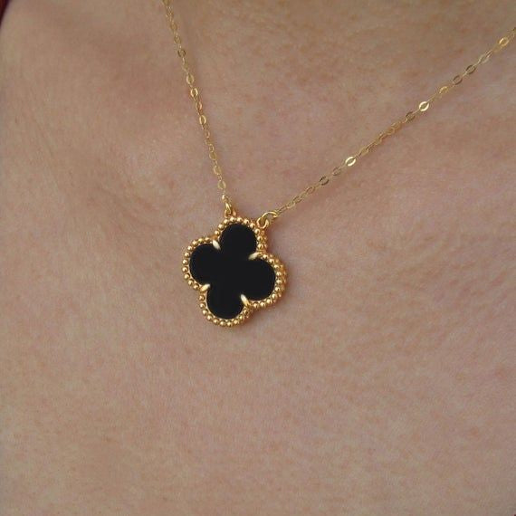 CLOVER | MUSTA KAULAKETJU