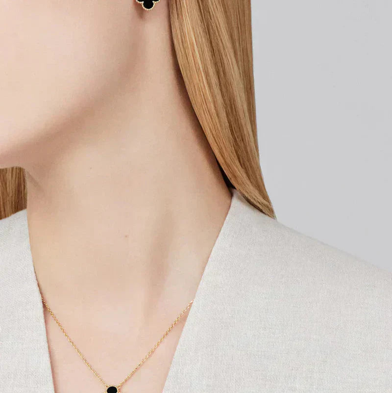 CLOVER | Premium Musta Paketti