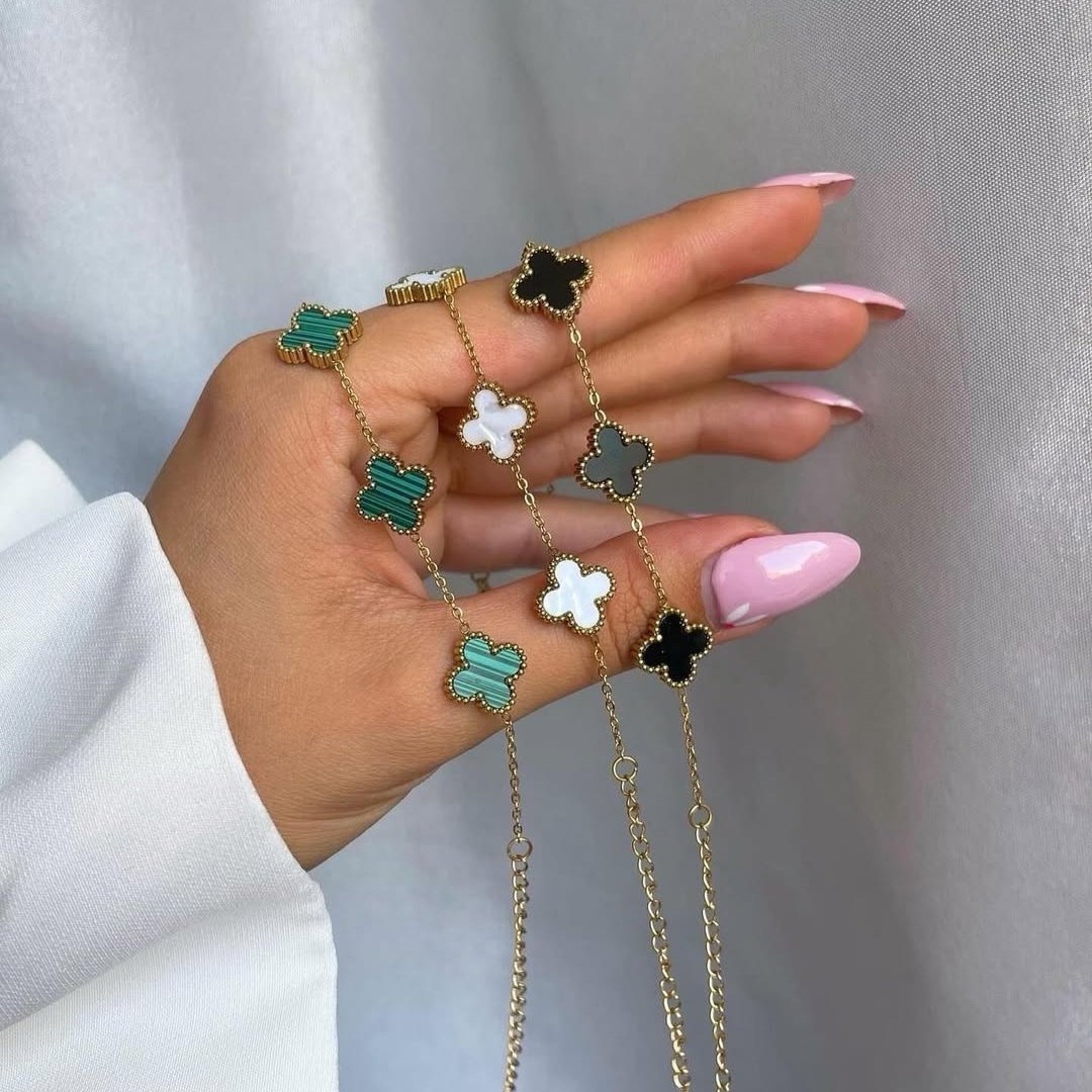 HOLLYWOOD CLOVER SETTI